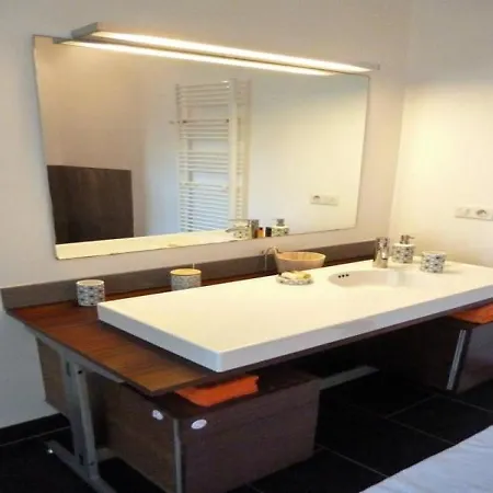 House - Proche Centre Ville, Plage Et Commerces De Proximite, Maison 8 Personnes Avec Terrasse Et Jardin *